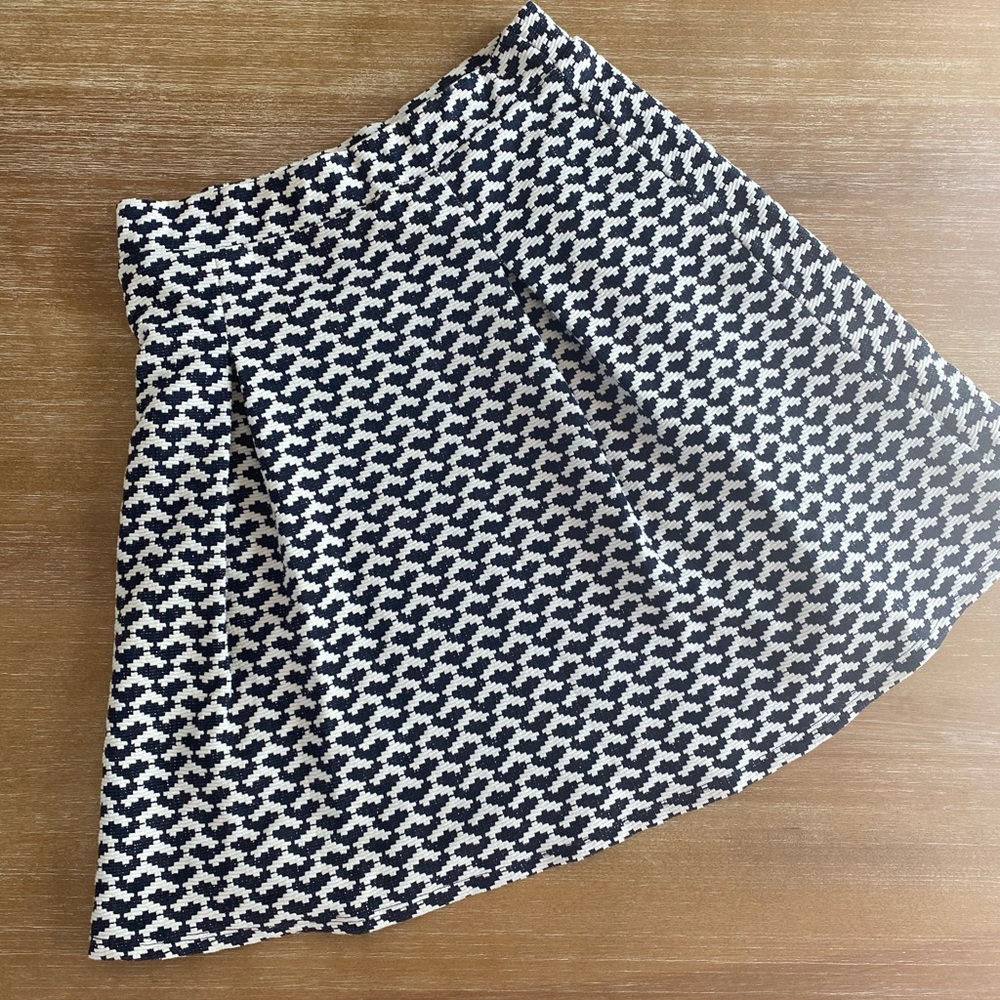 Romeo + Juliet Couture skirt - Size small - navy